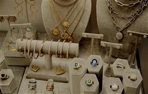 Jewelry & Watches
                                